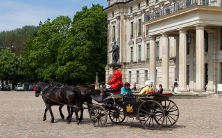 Horse drawn carriage man red - carl gustaf pilo free wallpaper