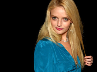 Blonde woman blue dress jewelry 2 - a picture free wallpaper for desktop