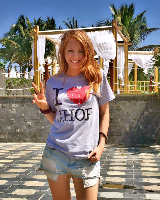 Woman skateboard fruit hand tshirt - red hair free wallpaper