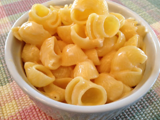 Macaroni and cheese bowl tablecloth - a spoon free wallpaper