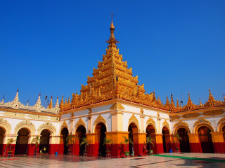 Large building gold roof clock - gold free wallpaper