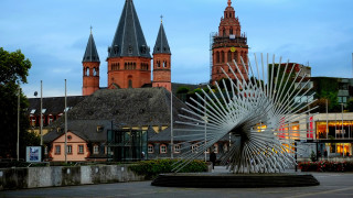 Large metal sculpture clock tower 2 - kinetic art free wallpaper for desktop