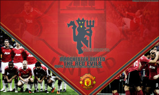 Men standing field manchester united - a group of men free wallpaper for desktop