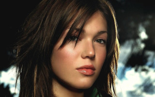 Woman green shirt clouds hyperrealism - dave kendall free wallpaper