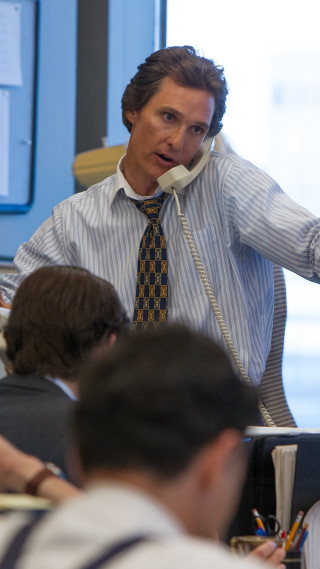 Man tie phone background blurry - institutional critique free wallpaper