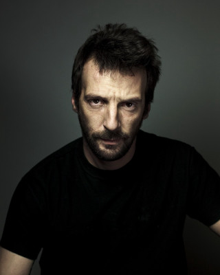 Man beard black shirt serious 21 - his face and shoulders free wallpaper