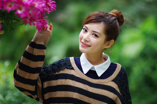 Woman holding flowers smiling camera - mesh wire free wallpaper