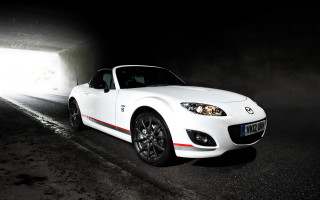 White sports car tunnel hood - a dark tunnel free wallpaper