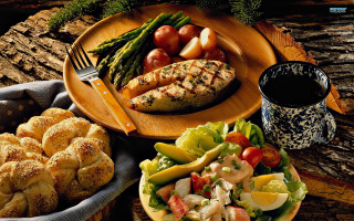 Plate food bread salad chicken - a plate of food free wallpaper