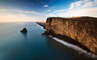 Cliff water person standing edge - a cliff free wallpaper for desktop