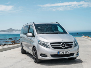 Silver mercedes beach hyperrealism landscape - a silver mercedes benz benz benz benz benz benz benz benz benz benz benz benz benz benz benz benz benz benz benz benz benz benz free wallpaper