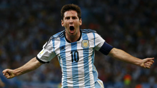 Celebrating goal marble sculpture male - heroic free wallpaper
