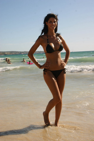 Beach woman bikini ocean sand 3 - superflat free wallpaper