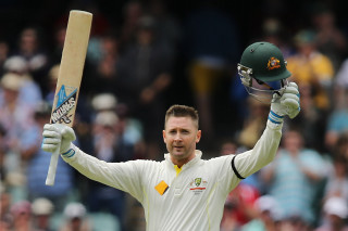 Man holding cricket bat helmet - heroic free wallpaper