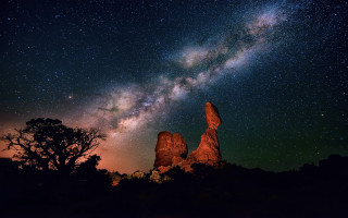 Night sky stars rock formation 4 - milky free wallpaper