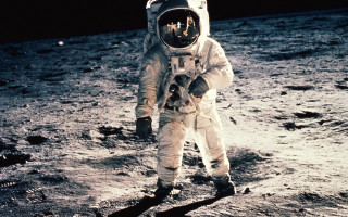 Astronaut walking moon helmet glove - moon free wallpaper