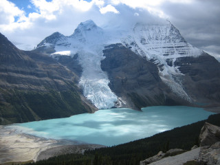 Mountain lake snow covered background - mountain in the background free wallpaper