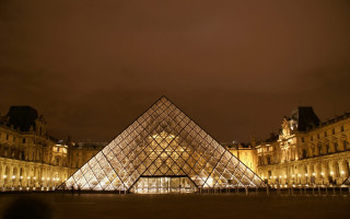 Glass pyramid building lights clock - cubist free wallpaper