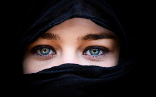 Woman blue eyes black scarf - a black cloth free wallpaper