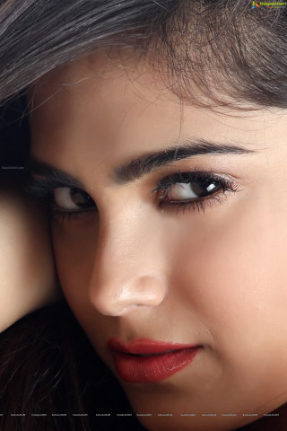 Woman long hair red lipstick 13 - a red lipstick free wallpaper