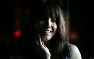 Woman smiling hand face black - a smile free wallpaper for desktop