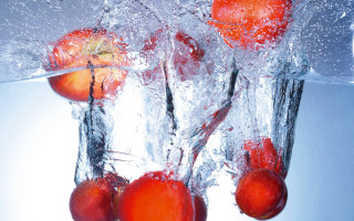 Apples falling water splash white - professional free wallpaper
