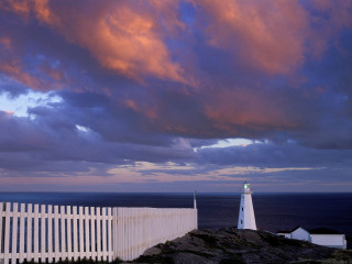 Lighthouse hill white fence blue - a white fence free wallpaper