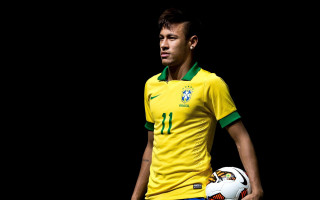 Man yellow shirt soccer ball - americo makk free wallpaper for desktop