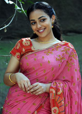 Woman pink sari smiling tree - the camera free wallpaper