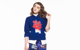 Woman blue sweater shorts skateboard - a skateboard free wallpaper