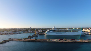 Cruise ship harbor city blue - a harbor free wallpaper
