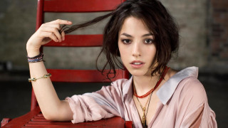 Woman red chair necklace arm - a necklace free wallpaper