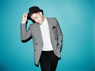 Man suit hat blue background - a man in a suit and hat free wallpaper