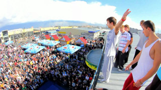 Men stage crowd people event - a stage free wallpaper
