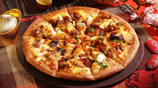 Pizza toppings plate red cloth - an zhengwen free wallpaper