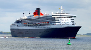 Cruise ship green buoy boat - a large cruise ship free wallpaper