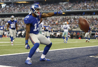 Football player throwing ball field - a crowd in the background free wallpaper