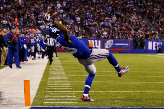 Football player diving catch game - a crowd watching free wallpaper