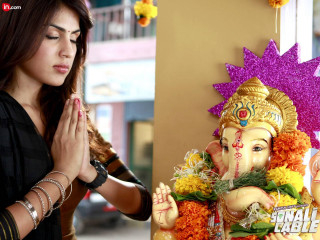 Ganeshi statue praying woman marble - together free wallpaper