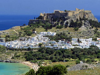 White village hill ocean castle - top of a hill free wallpaper