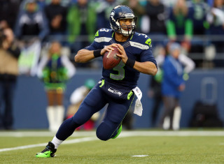 Football player running with ball 7 - the sideline free wallpaper