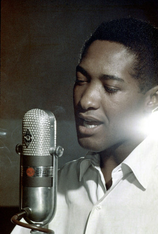 Man holding microphone stand light - bill lewis free wallpaper