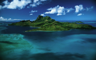 Small island water clouds plane 4 - a small island free wallpaper
