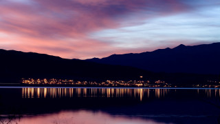 Lake mountain night city pink - a city free wallpaper