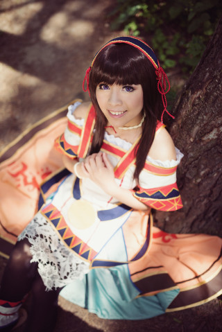 Woman costume bench tree smile - cosplay free wallpaper
