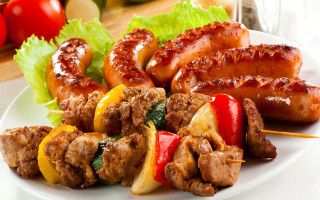 Skewers meat vegetables water table 2 - a glass of water free wallpaper