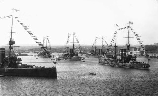 Ships sailing cloudy day flags - a cloudy day free wallpaper
