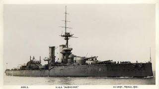 Battleship people water sky background - andrew geddes free wallpaper