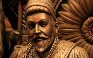 Statue man beard necklace flower - a statue of a man free wallpaper