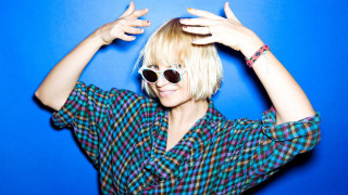 Blonde woman sunglasses blue background - evelyn abelson free wallpaper for desktop